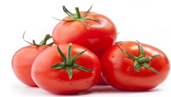 <b>DOMATES:</b> Domates de bir dier sper besin Serbest radikaller, kalp damar hastalklar ve kanser ile savar. Dikkat etmeniz gereken nokta; domatesin tm bu yararlarn grmek iin mevsiminde tketin.