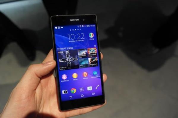 SONY XPERIA Z3: Android iletim sistemiyle gelen Sony Xperia Z3, 2.5 GHz Quad Core ilemciye ve 5.2 in ekrana sahip.
