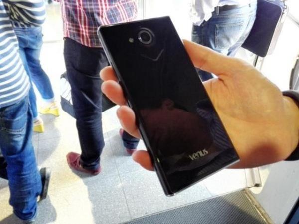 152.5x77.5x9 llere sahip olan telefon 180 gram arlnda.