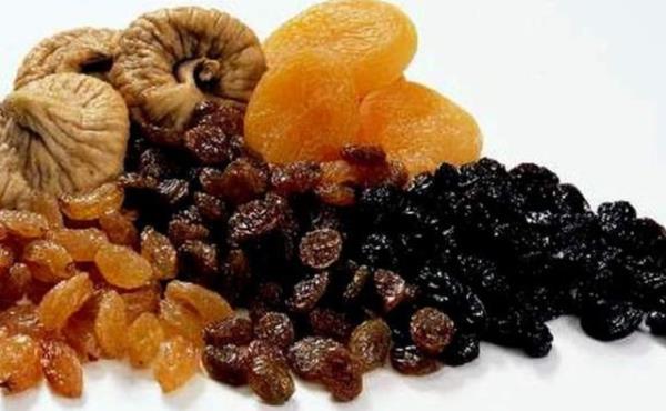 10. Kuru meyveler: Kuru meyveler ieriindeki lif, vitamin, mineral ve fitobesinler ile emzirme dneminde artan ihtiyalarn karlanmasna yardmc oluyor.