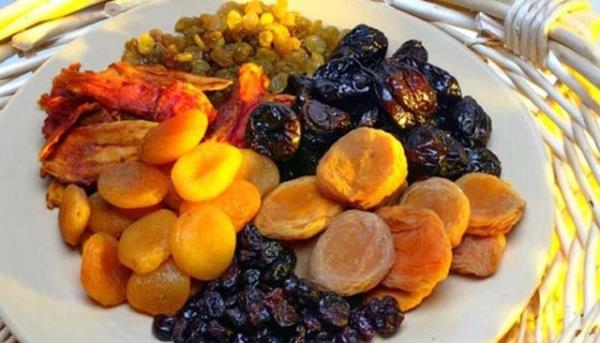 Fitobesinler sadece renkli sebze ve meyvelerde bulunuyor ve antioksidan zellii ile nemli bir kanser savas olarak biliniyor. Fakat kuru meyvelerin eker oranlarnn yksek olmas nedeniyle doru miktarda tketilmesi gerekiyor.