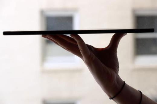 Sony Xperia Z    Kal�nl�k: 0,27 in�    A��rl�k: 495 gram    Ekran boyutu: 10.1 in�