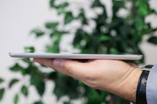 Apple iPad Mini    Kal�nl�k: 0,28 in�    A��rl�k: 308 gram    Ekran boyutu: 7,9 in�