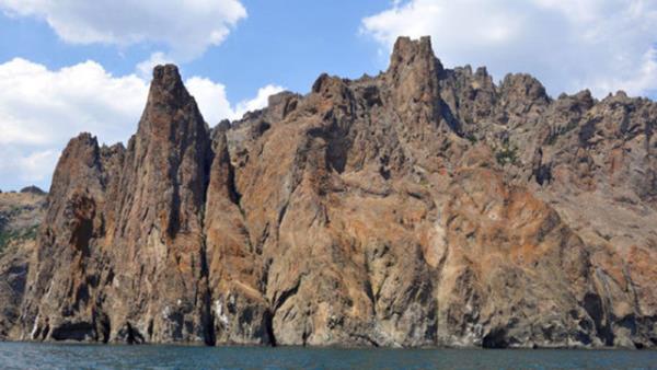 ehzade Selim (Yavuz) burada beylerbeyi olmu, ehzade Sleyman (Kanun) da burada beylerbeyi olmu ve sikke kesmitir" diye bahsemitir.