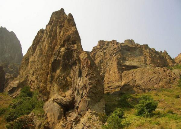 Kefe?nin kurulu tarihi kesin olarak bilinmemekle beraber, M 600?e doru bir Miletos kolonisi olarak Miletliler tarafndan kurulduu sanlmaktadr.