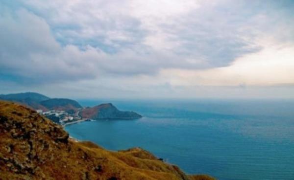 Evliya elebi Kefe Hisar'n anlatrken, "Kefe halkna Hak'tan erdi rahmet ki, oldu fethinin tarihi 880 (1475) Sultan Bayezit asrnda, Mengli Giray'n yardm ile Gedik Ahmet Paa tarafndan Ceneviz elinden zaptedilmitir.