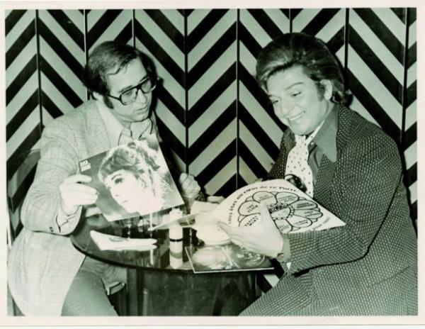 Klasik Trk mziinin en byk isimlerinden biri olarak kabul edilen Zeki Mren, 300 dolaynda ark besteledi, 600' akn plak ve kaset doldurdu.