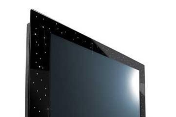 Yalos elmas bezeli televizyon  <br>130 bin dolar.</br>