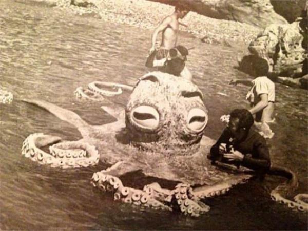 Ve ite tarihi belge: Tarkan Viking Kan filmindeki ahtapotu canlandran sinema emekisi!.. Tarkan Viking Kan filmindeki ahtapot sahnesi Bodrum Kalesi'nin altnda ekilmitir.