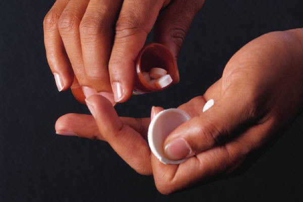 <p><b>6. Bu hastalar orularn nasl tutmal?</b></p>  Kan basnc bir veya iki ilala kontrol altnda olan hastalar, ilalarn aksatmamak ve ila saatlerini hekimlerine danarak dzenlemek kaydyla oru tutabilirler.