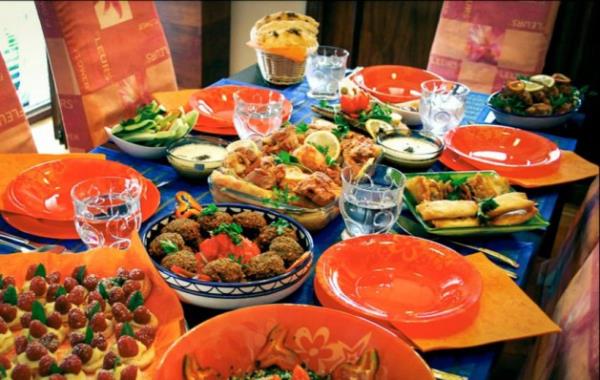 Normal diyabet hastalar iftarda ve sahurda yediklerine dikkat ederek kolayca oru tutabilirler. Ancak diyabetlilerin uzun sre