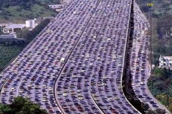 Dnya tarihinde grlm en uzun trafik in'in angay ehrinde grld. 12 gn boyunca sren trafiin uzunluu 99 kilometreyi bulmutu