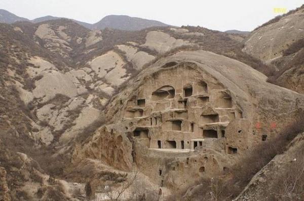 Yaklak 30 milyon inli in'de maaralarda yaar.