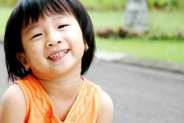 in'deki tek ocuk sahibi olma zorunluluu nedeniyle ylda 1 milyon kz fets aldrlyor ve binlercesi sokaa terk ediliyor.