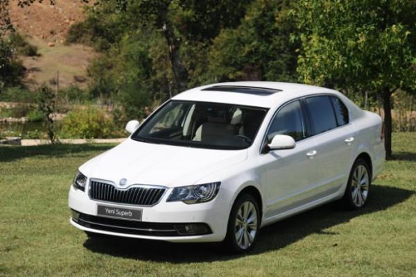 <p><b>Skoda takas avantaj sunuyor</b></p>      Skoda'nn teknoloji, zarafet ve lks bir arada sunan modeli Superb, imdi 2 bin TL'lik takas avantaj ile sata sunuluyor. Superb'in 1.6 TDI dizel motor seeneine takas avantajnn yansra yzde 0.99 faiz oran ve 48 aya varan vade seenekleriyle ulamak artk ok daha kolay.