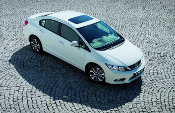 <p><b>deme ubat 2015'te balyor</b></p>      Executive donanm seeneiyle daha lks ve balang seviyesinden itibaren sunulan 5 inlik Trke bilgi ekran i-MID ile artk daha teknolojik olan Honda Civic Sedan'a zel eyll kampanyas ile demeler 4 ay telenebiliyor. 1-30 Eyll tarihleri arasnda geerli olan kampanya kapsamnda cazip faiz oranlar da sunuluyor.