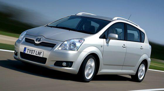 Toyota'nn sonbahar kampanyasnda Auris'te bin 750 TL'ye, Verso'da 5 bin 50 TL'ye, Avensis'in sedan modellerinde 5 bin TL'ye ve RAV4 2.0 dizel modelinde 5 bin 600 TL'ye varan indirimler de yer alyor. Toyota'nn Amiral Gemisi ve tm dnyada en ok satlan otomobil olan Corolla 49 bin 950 TL'den, Auris ise 47 bin 550 TL'den balayan zel fiyatlar ile sata sunuluyor.