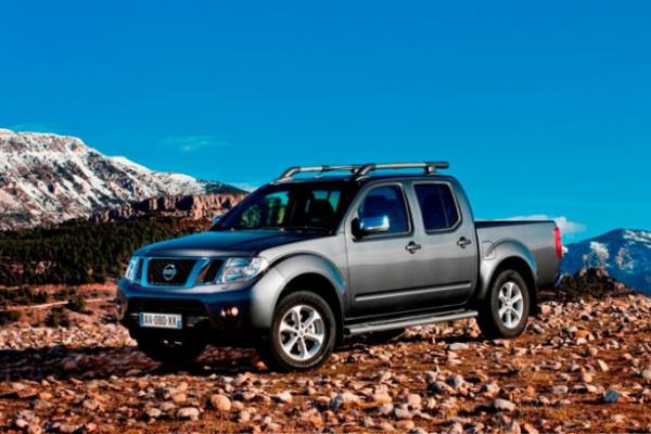 <p><b>Navara'da yzde 18 KDV indirimi var</b></p>        Nissan, dk yakt tketimine, yksek performansa ve stn teknolojiye sahip Qashqai modelini, eyll boyunca 67 bin 990 TL'den balayan fiyatlarla sunuyor. Pick-up segmentinde, snfnn en gls Nissan Navara ise eylle zel yzde 18 KDV indirimi ile Nissan Bayileri'ndeki yerini alyor. Sat sonrasnda da kullanclarn destekleyen kampanyalarla karmza kan Nissan, Nissan Connect Teknolojisi ile nceki nesil Qashqai modelinin harita gncellemesinde de eyllde yzde 50 indirim frsat sunuyor.