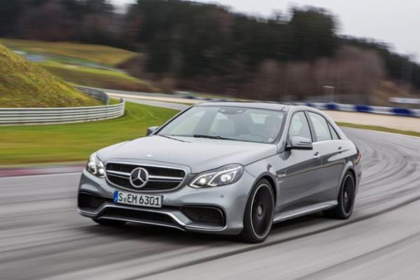<p><b>2 bin 259 TL taksitle Mercedes-Benz</b></p>      Mercedes-Benz Trk, eylle zel kampanyalar hazrlad. Kampanya kapsamnda Mercedes-Benz A-Serisi ve B-Serisi iin 90 bin TL kredi iin 48 ay vade yzde 0.85 orannda faiz oranyla sunuluyor. 'Yldzm Kasko' tercih edilmesi durumunda faiz oran yzde 0.75'e dyor. A ve B-Serisi'nde aylk taksitler 2 bin 259 TL'den balyor.