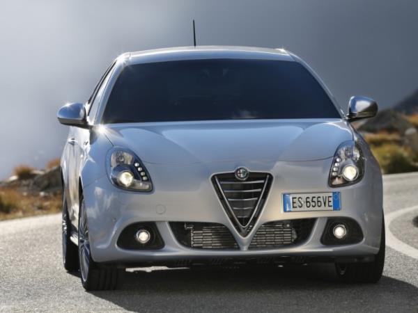 Alfa Romeo'nun kk snftaki iddial modeli MiTo da eyll aynda ok zel indirimlerle yeni sahiplerini bekliyor. 2014 model Alfa Romeo MiTo, 56 bin 525 TL'den balayan anahtar teslimi fiyatlarla sata sunuluyor.