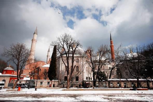 Fotoraf sanats Aye Gl Ayanolu?nun objektifinden yansyan stanbul camileri ve Ayasofya grenleri kendine hayran brakyor.