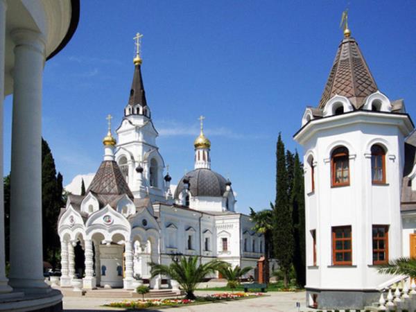 2014 K Olimpiyatlar'na ev sahiplii yapacak olan, tarihi dokusuyla byleyici Sochi, Rusya.