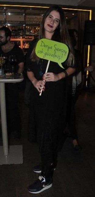 Bir tantm iin verilen geceye katlan Derya ensoy'u ablas Ferhan ensoy yalnz brakmad.