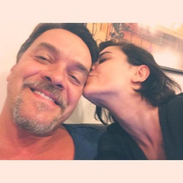 <br><b>GONCA VUSLATER </b></br>  nl oyuncu Instagram hesabndan, "O bir abilerin abisi. O bir genlerin destekcisi o bir set motivasyonu o bir tecrbe hazinesi, o bir "iyi ki tanmm!" notuyla bu fotoraf paylat.