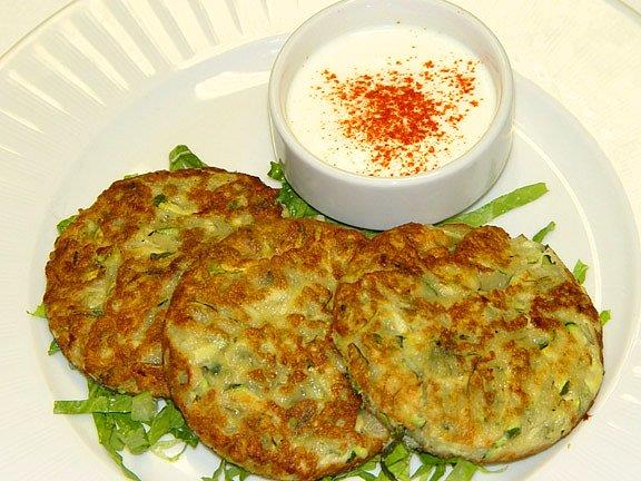 <p>18. Mcver</p>                                <p>                                  </p>  <p>Kabaklar rendeliyoruz ve suyunu alyoruz. Rendelenen kabaklar un, yumurta, maydanoz, dereotu, tuz ve karabiberle kartryoruz. Gevek kvaml hamurumuzu da kepe kepe kzgn yada kzartyoruz.</p>