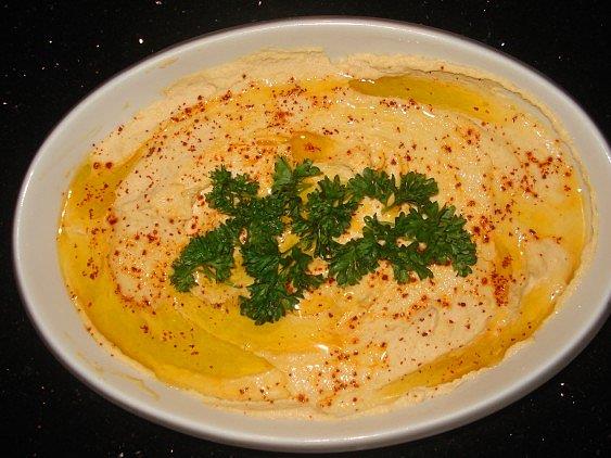 <p>6. Humus</p>                                <p>                                  </p>  <p>3 su barda szlm nohut, 1/3 su barda tahin, 2 adet limonun suyu, 1 ay ka tuz, 3 di sarmsak, 1/2 ay ka kimyonu rondodan geiriyoruz. Bir servis tabana aktardktan sonra zerine sv ya, krmz biber, sumak serpiyoruz.</p>