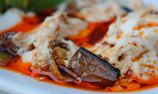 <p>5. Kpolu Mancas</p>                                <p>                                  </p>  <p>Patlcan, patates, kabak, havu, biberi srasyla kzartn. zerine tuzunu ve sarmsakl yourdu ilave edin.</p>