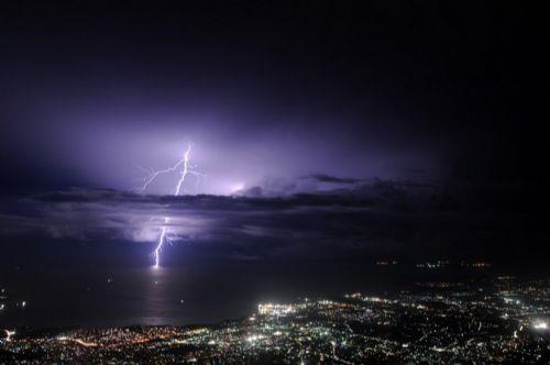 Haiti'nin bakenti Port Au Prince'da den bir yldrmn nefes kesen grnts... Haiti