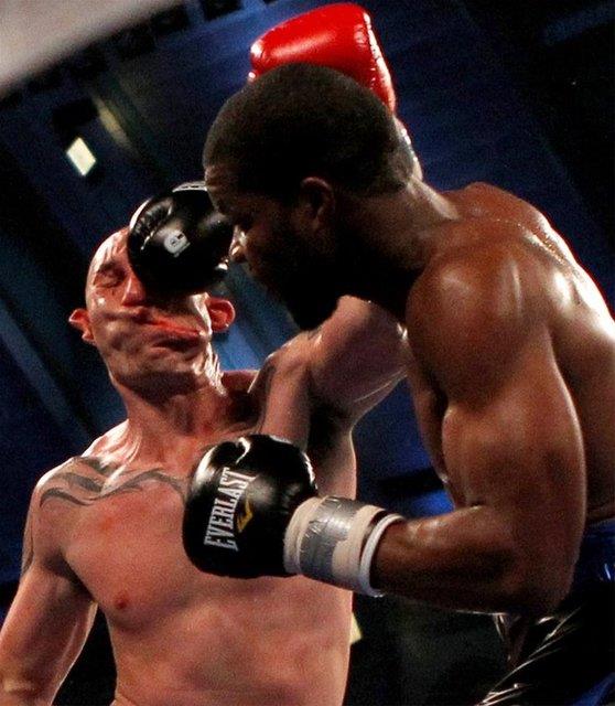 Nakavt kelimesinin aslnda 'knock out'dur.