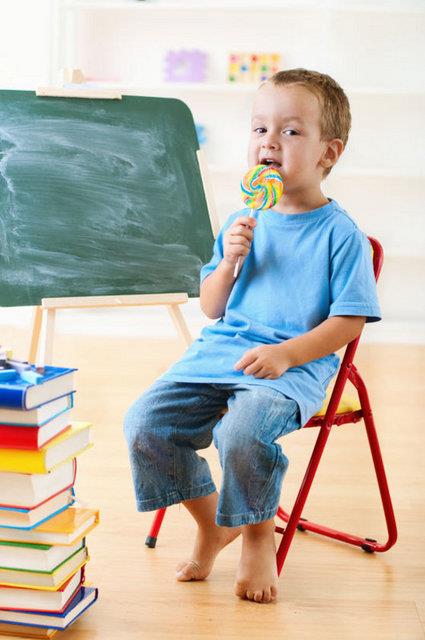 eker yiyen ocuklarn kontrol edilemeyecek kadar enerjik olduuna inanlr. Aksine ar eker ocuklarda hantalla bile neden olabilir.