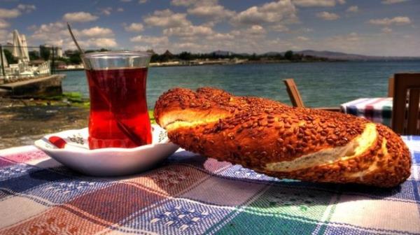 Ya oran ve enerji deeri ok yksek bir besin olan susam protein, kalsiyum, magnezyum, potasyum mineraller ve B Vitaminleri asndan ok zengindir.