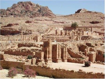 Gizemi yz yllar boyu sakl kalan Petra UNESCO tarafndan Dnya Kltr Mirasna dahil edildi.