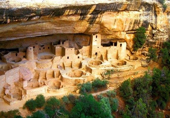 Vadi duvarndaki evler ounlukla s maaralarn kapatlmas ile ina edilmitir.