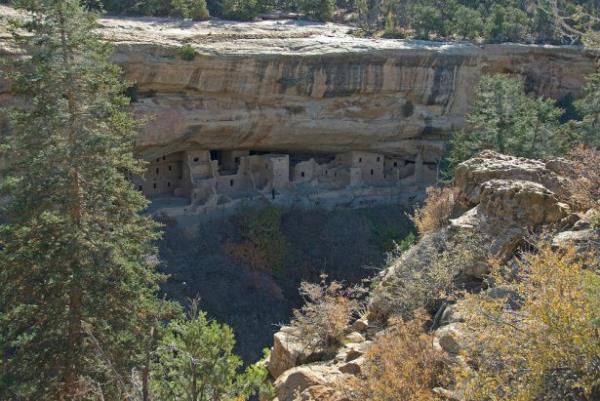 <p>Antik an en byk harikalarndan bazlar hala kayp. Bazlar yeniden kefedildiler, bazlar unutuldular bazlar ise binlerce yl nce yok oldular ve uan zerine bastmz topraklarn altndalar.</p>  <br><b>te medeniyet tarihinin kumlar arasnda unutulan kayp ehirler...</b></br>    Mesa Verde Milli Park, ABD'nin Colorado eyaletinde bulunan bir milli parktr.