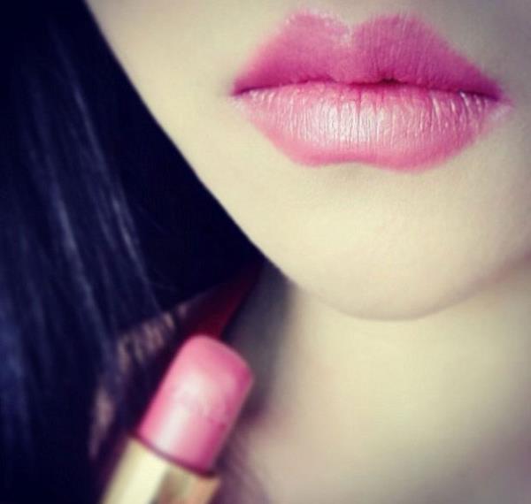 Jojostai1012 takma isimli kadn, Instagram zerinden paylat fotoraflarla intihar etmek zere olduunun mesajlarn verdi.