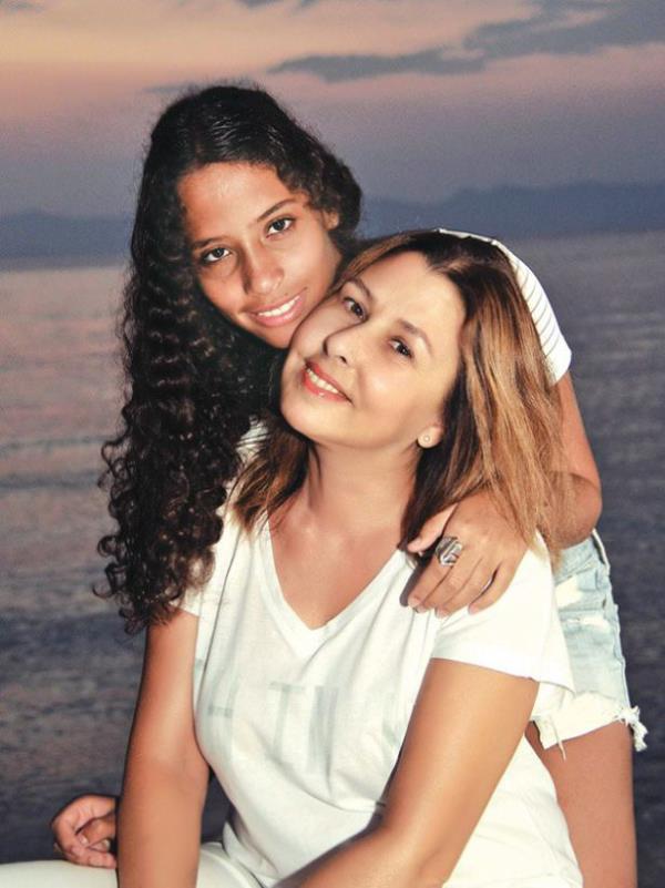 Reha Muhtar'n ?babalk? yapt kz byd, kocaman oldu. Akllarda hl minik hali kalan Aye Nazl'nn son fotoraflar herkesi artyor.