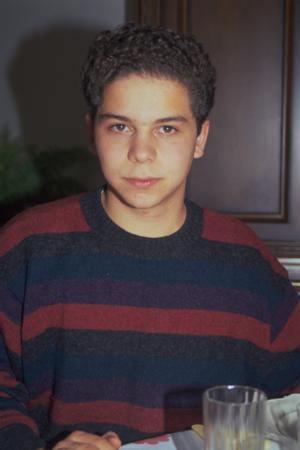 <br><b>ATILAY ULUIIK</b></br>    90'lara damgasn vuran Bizimkiler'in Ali'si Atlay Uluk, 13 yl evlerimize konuk oldu.