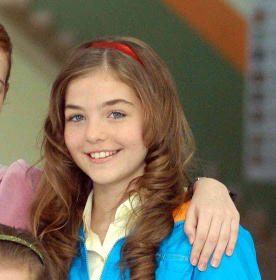 <br><b>GZEM GVEN</b></br>    3 yanda kameralarla tanan Gizem'in yldz Sihirli Annem dizisinde parlamt. Daha sonra Selena dizisinde Leyla karakterini canlandran oyuncu, imdilerde 20 yanda bir gen.