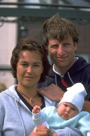 <br><b>HLYA - ZEHRA AVAR</b></br>    Hlya Avar'la Kaya ilingirolu'nun kz Zehra, doumundan beri ilgi oda. Kklnden itibaren kameralar karsnda olan Zehra, imdi 16 yanda.