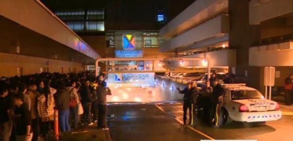 12- iPhone 6 sata kt gn dnya apnda pek ok Apple Store maazas nnde kavgalar kt rapor edildi.