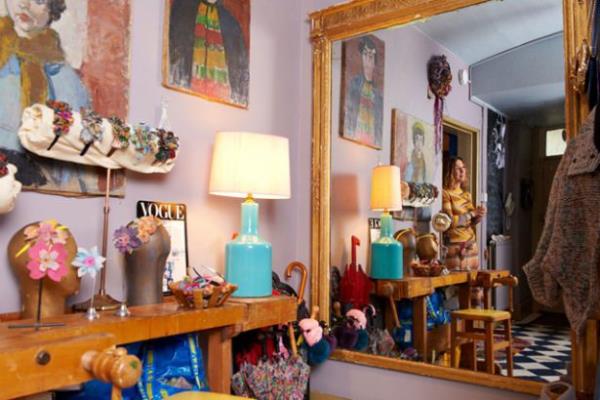 <br><b>13- En Sevdiiniz Ke</b></br>    Evinizin ok beendiiniz bir kesi mi var? O alan yanstan bir ayna koyun.