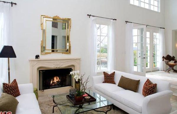 <br><b>12- Doadan Masanza</b></br>  Doal malzemelerle masanz sslemeye ne dersiniz? Evinize naturel bir hava katmann yan sra hayli ekonomik de olabilir. Cam bir masa veya sehpa ise, dar alanlar geni gstermeye yarayacaktr.