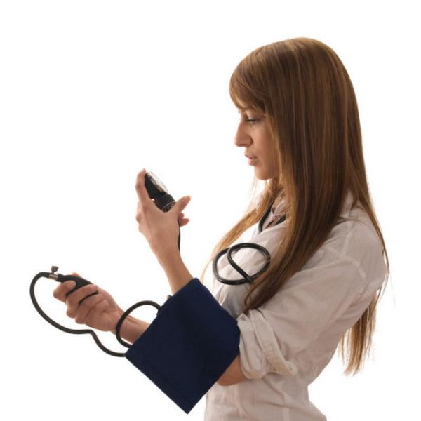 Son 1 yl iinde kalp krizi hikayeniz yoksa, semptomlar ila tedavisiyle kontrol altnda olan kalp, damar ve yksek tansiyon hastasysanz doktorunuza danarak oru tutabilirsiniz.