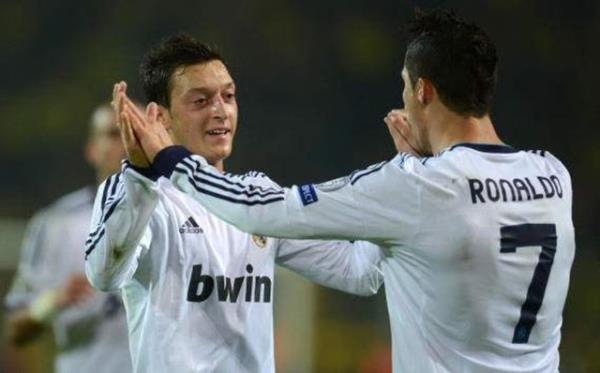 Mesut zil - Ronaldo