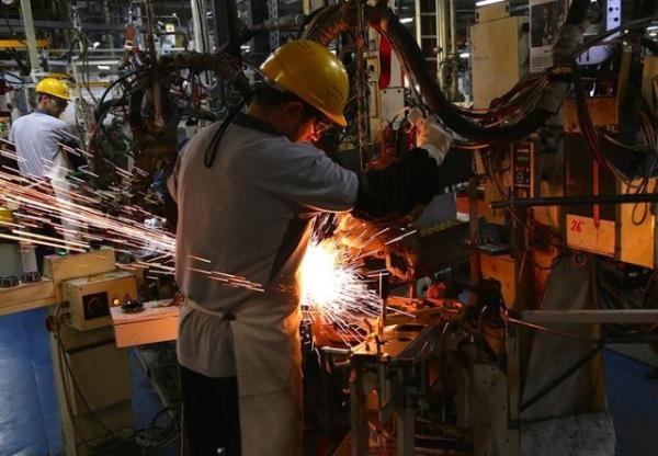 eitli kaynak teknikleri kullanlarak pres fabrikasndan ve yan sanayiden getirilen paralarn birletirilmesi sonucunda aracn gvdesi oluturuluyor.