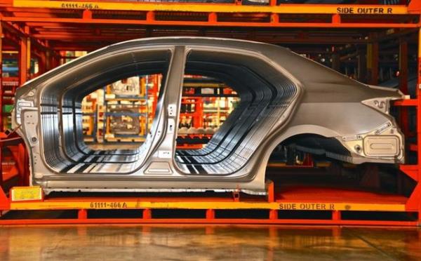 400 robotun kullanld bu blmde otomasyon seviyesi yzde 74'e ulam durumda bulunuyor.